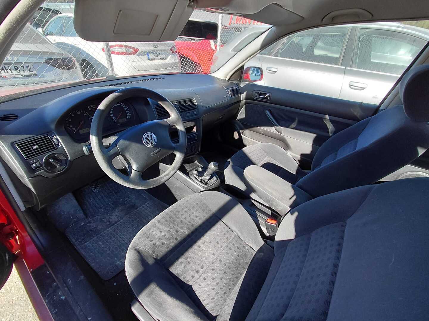 VOLKSWAGEN Golf 2000