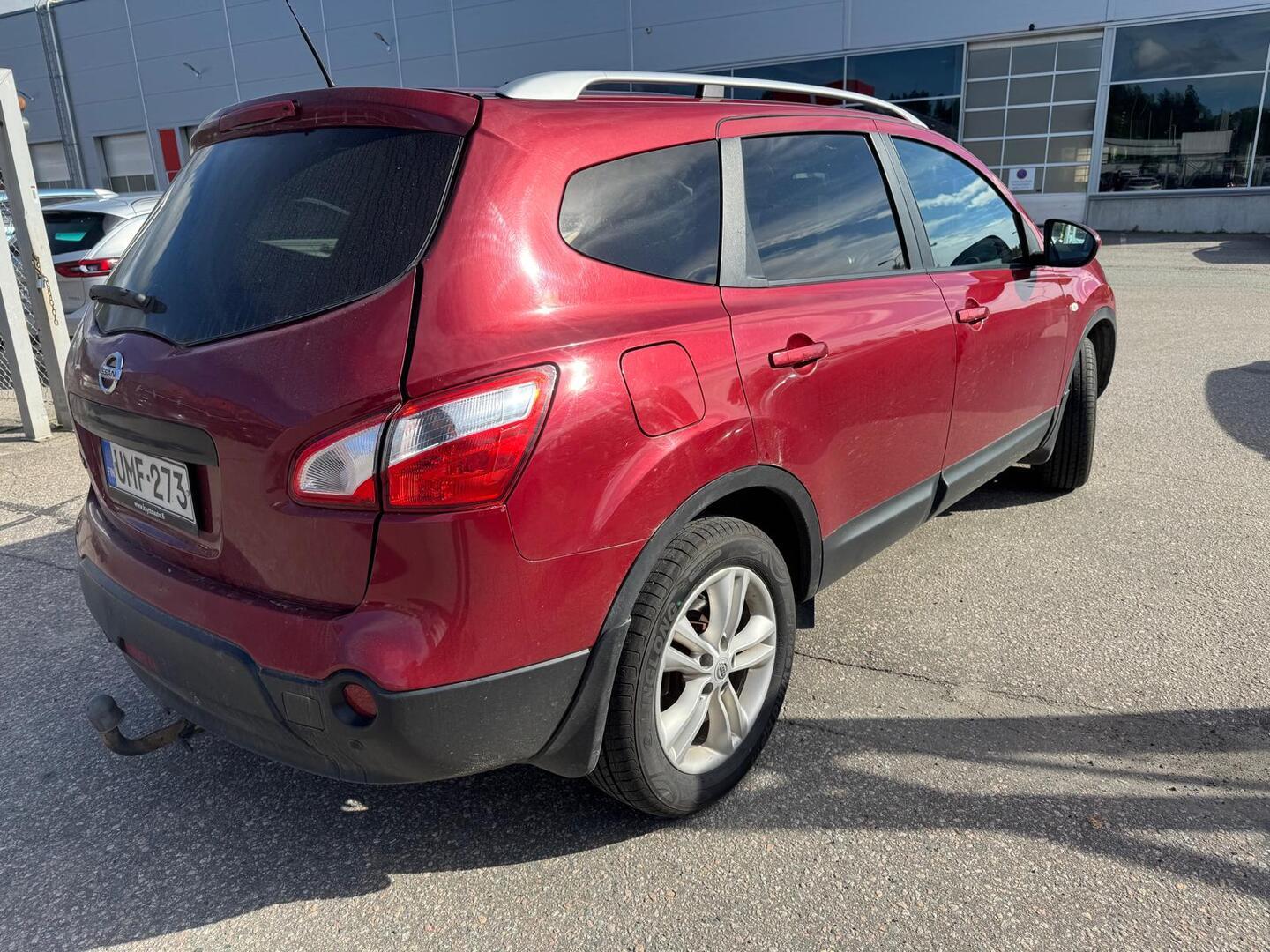 NISSAN Qashqai+2 2010