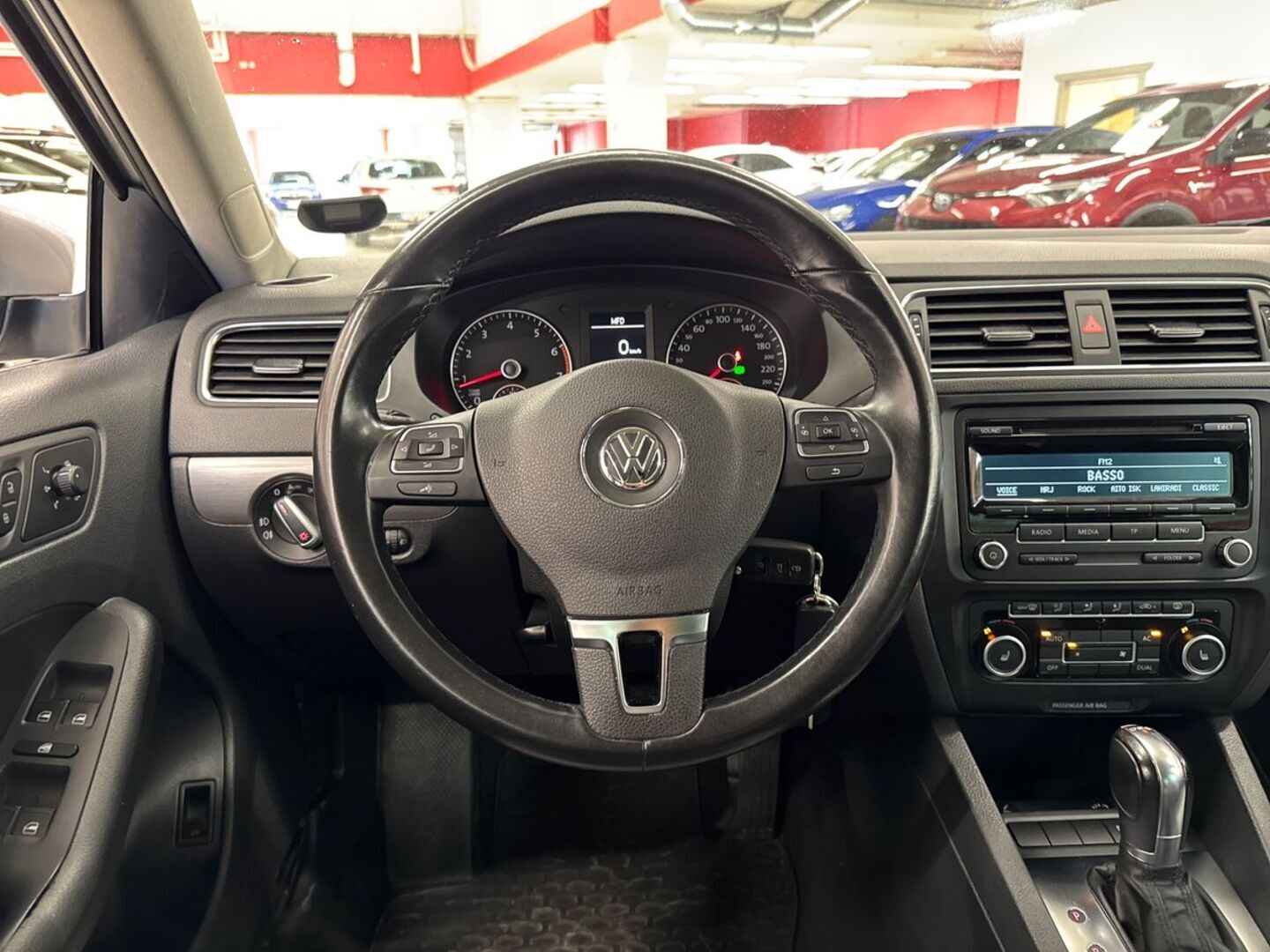 VOLKSWAGEN Jetta 18