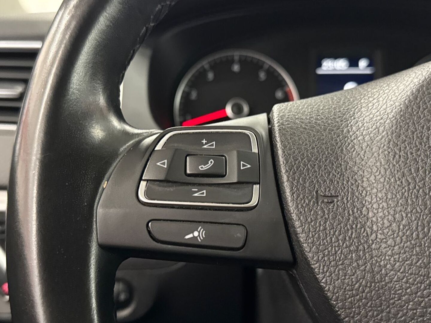 VOLKSWAGEN Jetta 22