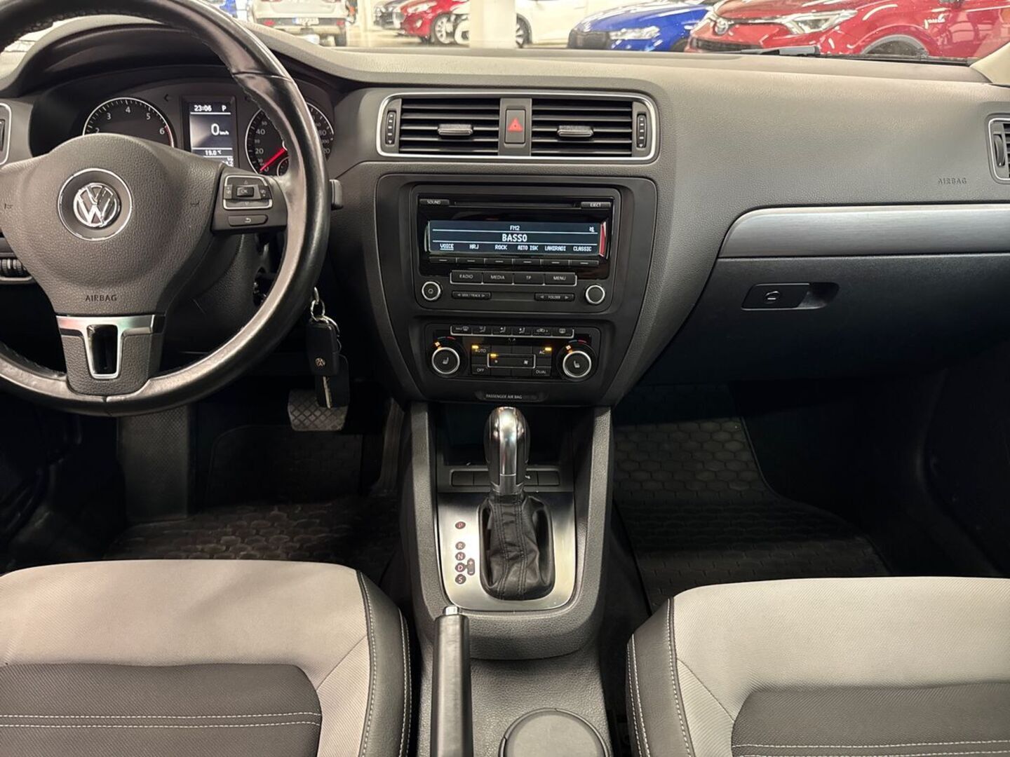 VOLKSWAGEN Jetta 29