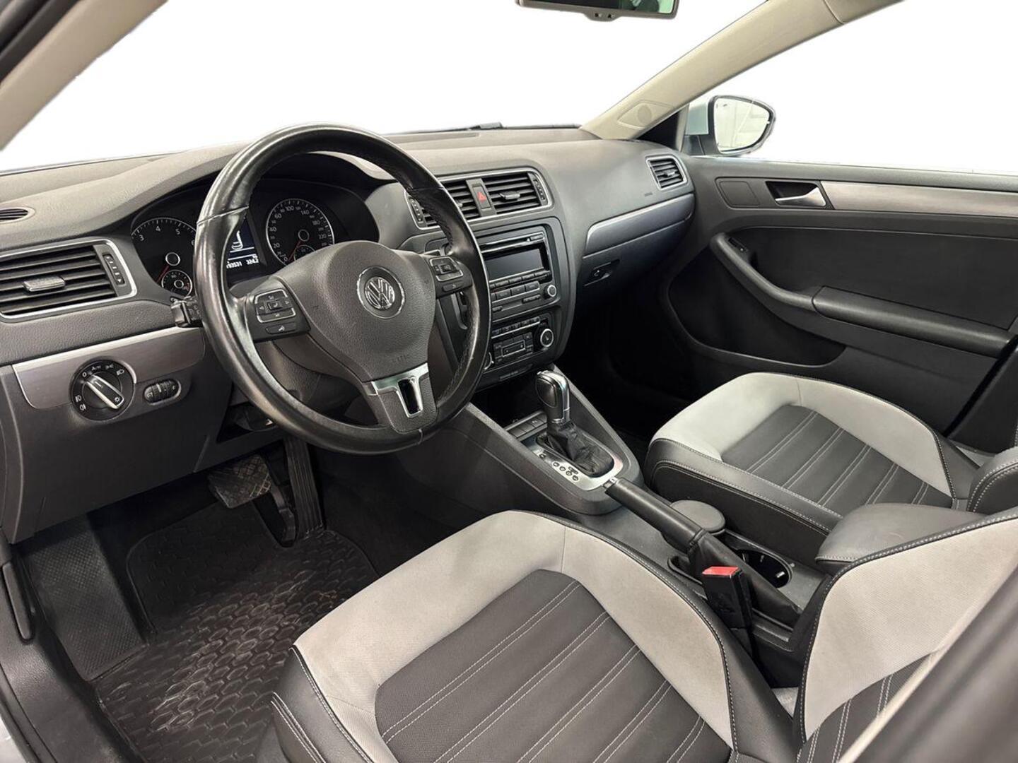 VOLKSWAGEN Jetta 7