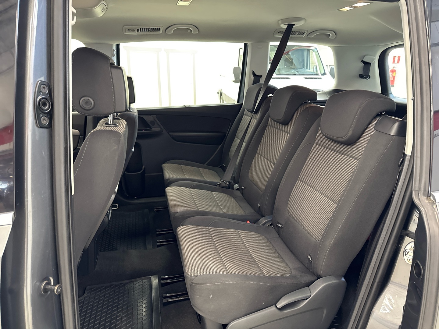 VOLKSWAGEN Sharan 2012