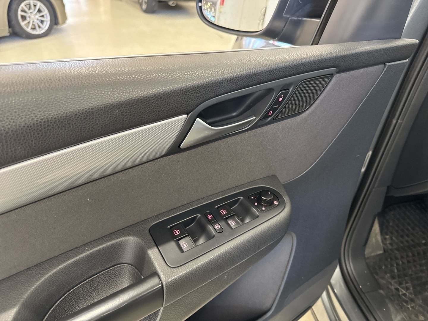 VOLKSWAGEN Sharan 2012