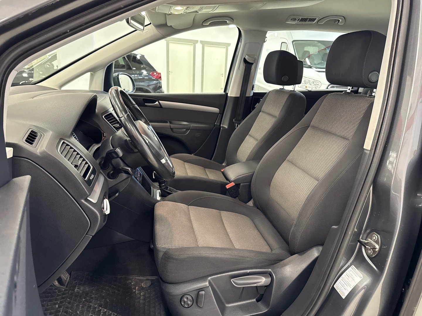 VOLKSWAGEN Sharan 2012