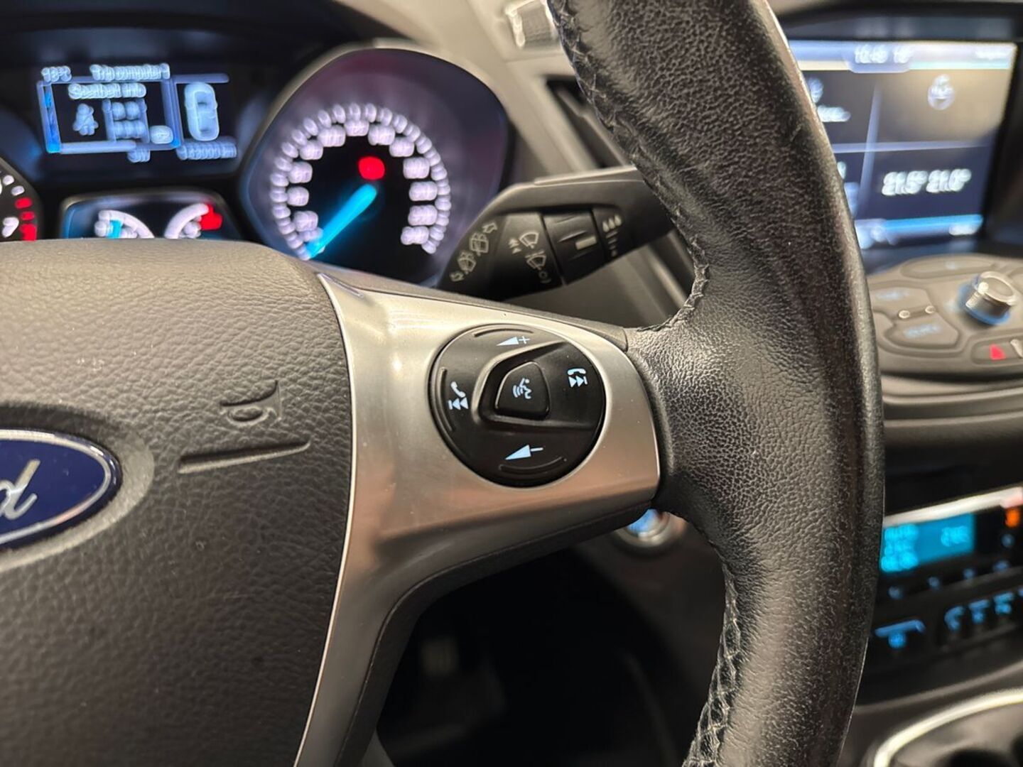 FORD Kuga 21