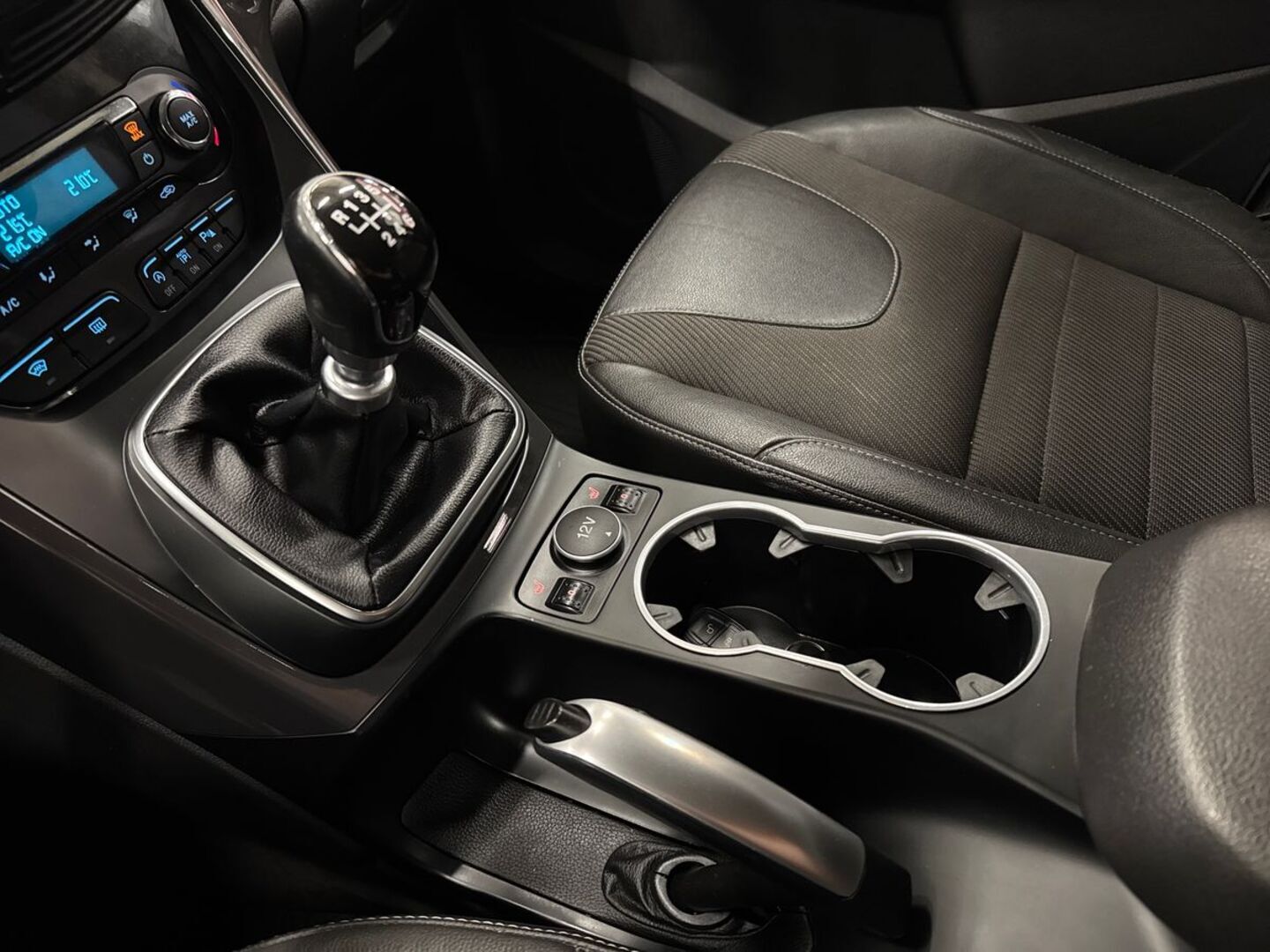 FORD Kuga 26