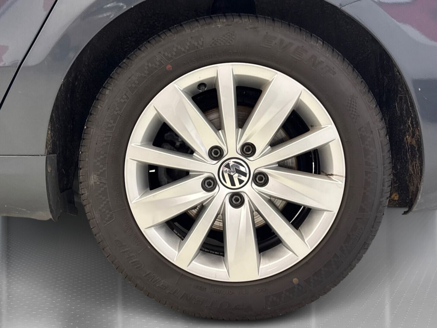 VOLKSWAGEN Passat 13