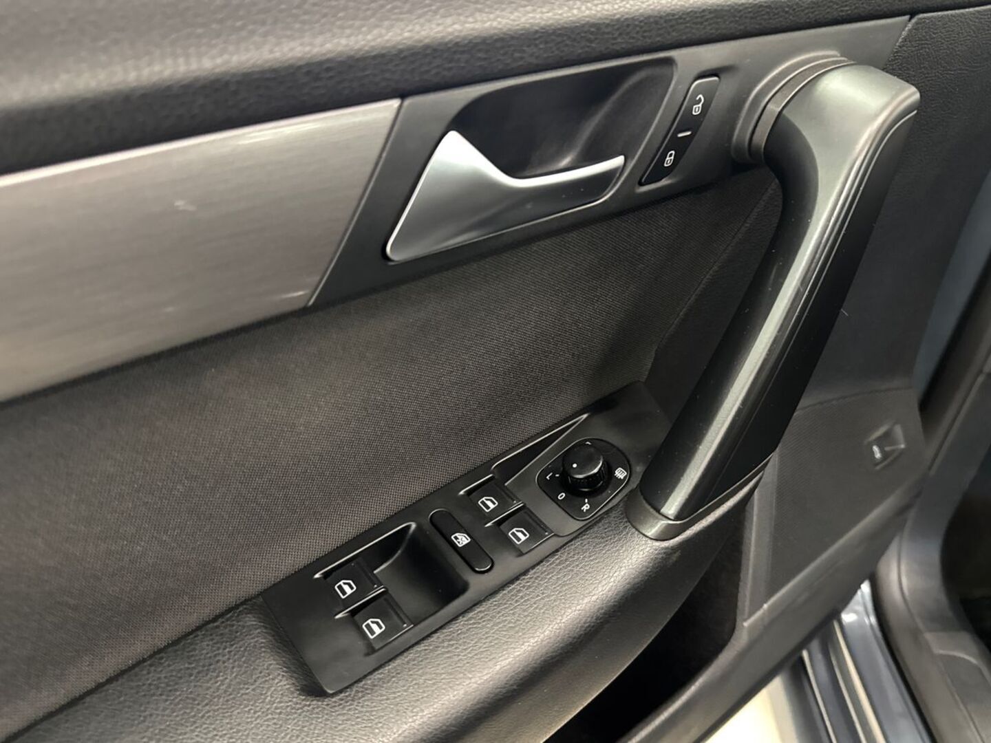 VOLKSWAGEN Passat 15