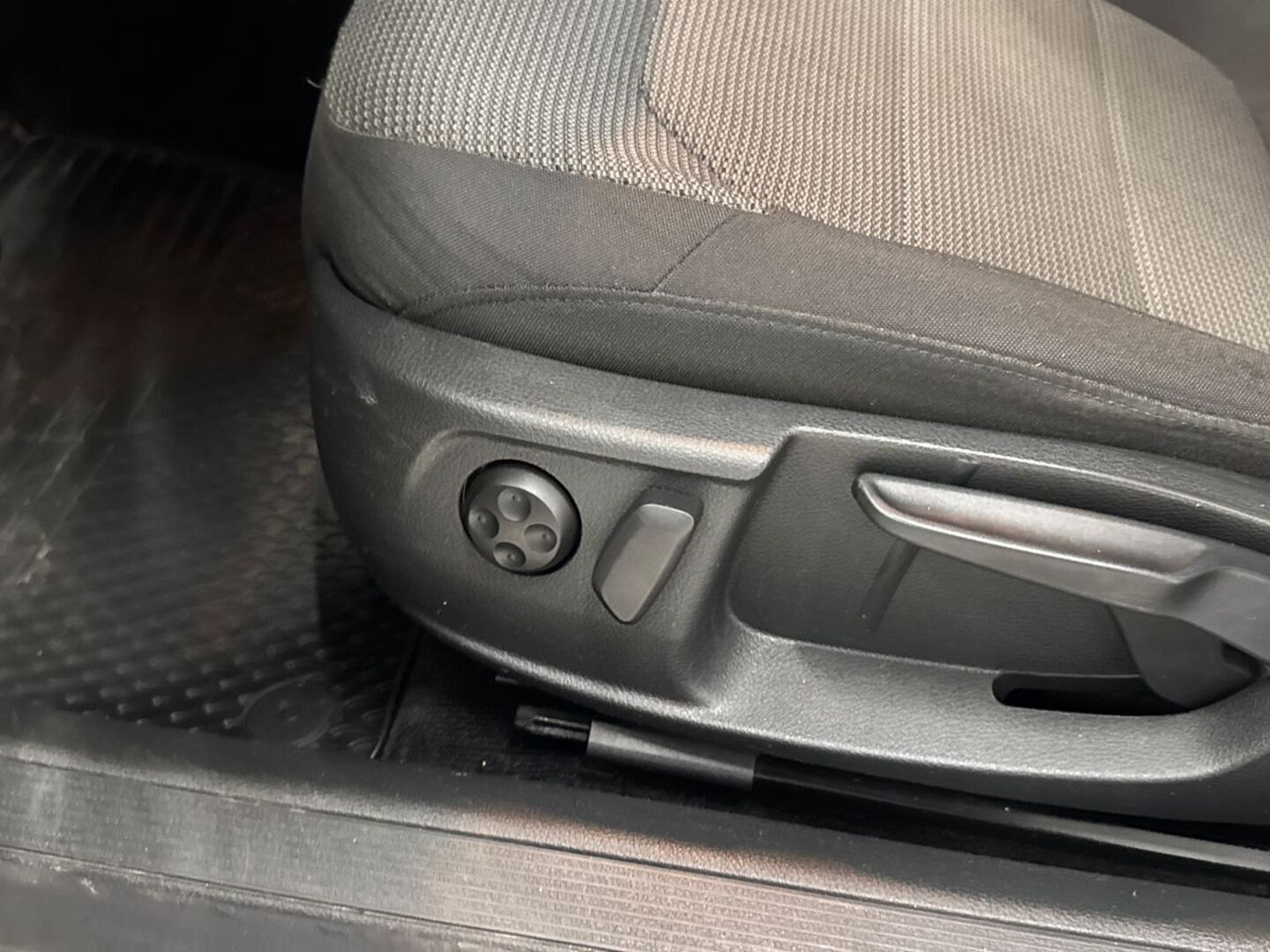 VOLKSWAGEN Passat 17