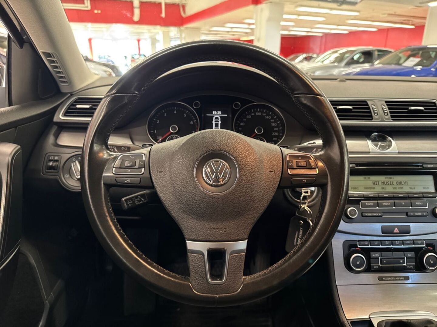 VOLKSWAGEN Passat 21