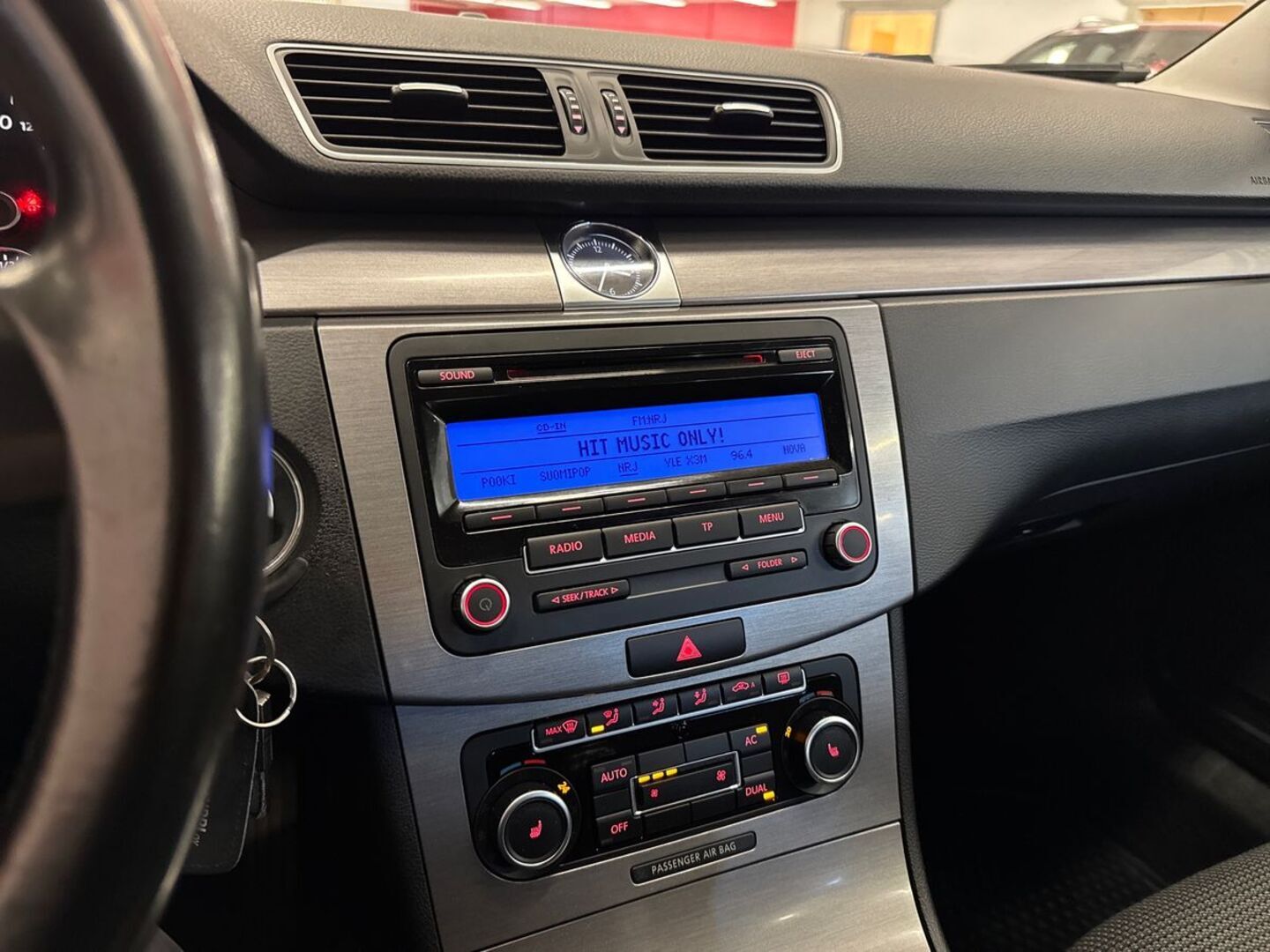 VOLKSWAGEN Passat 26