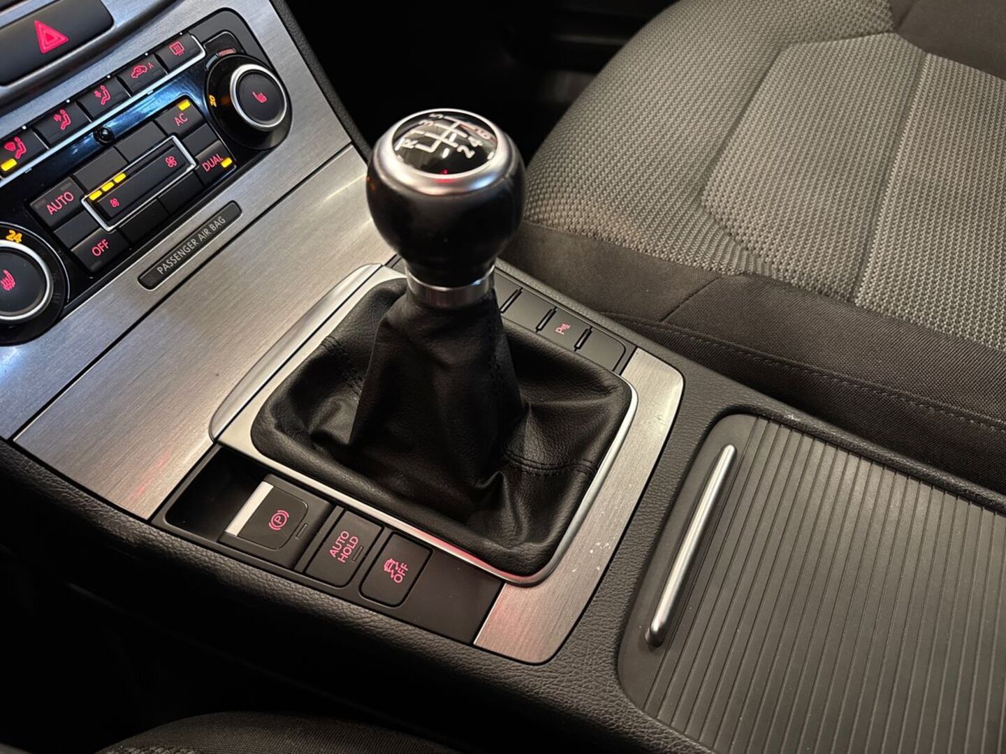VOLKSWAGEN Passat 27