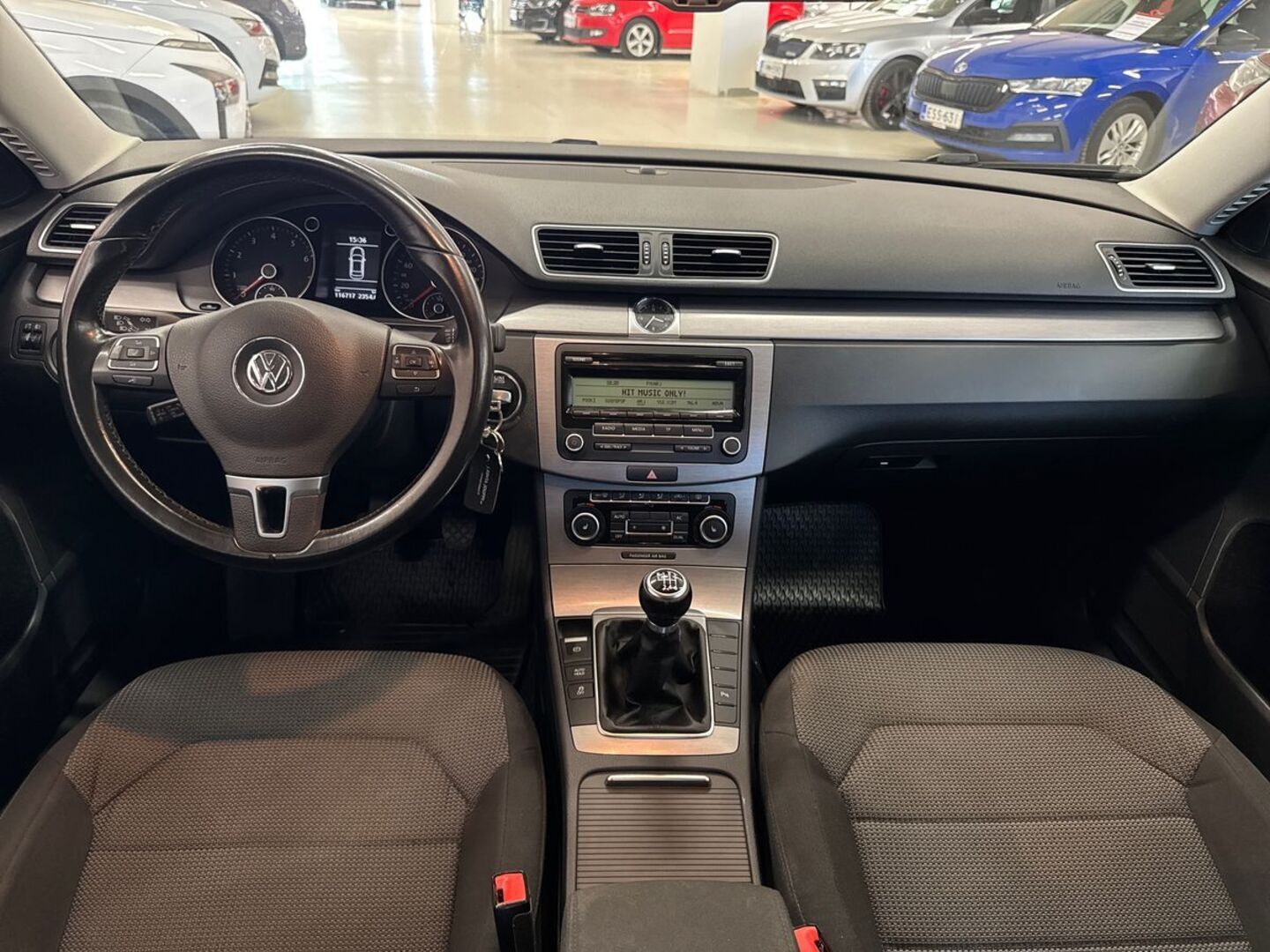 VOLKSWAGEN Passat 29