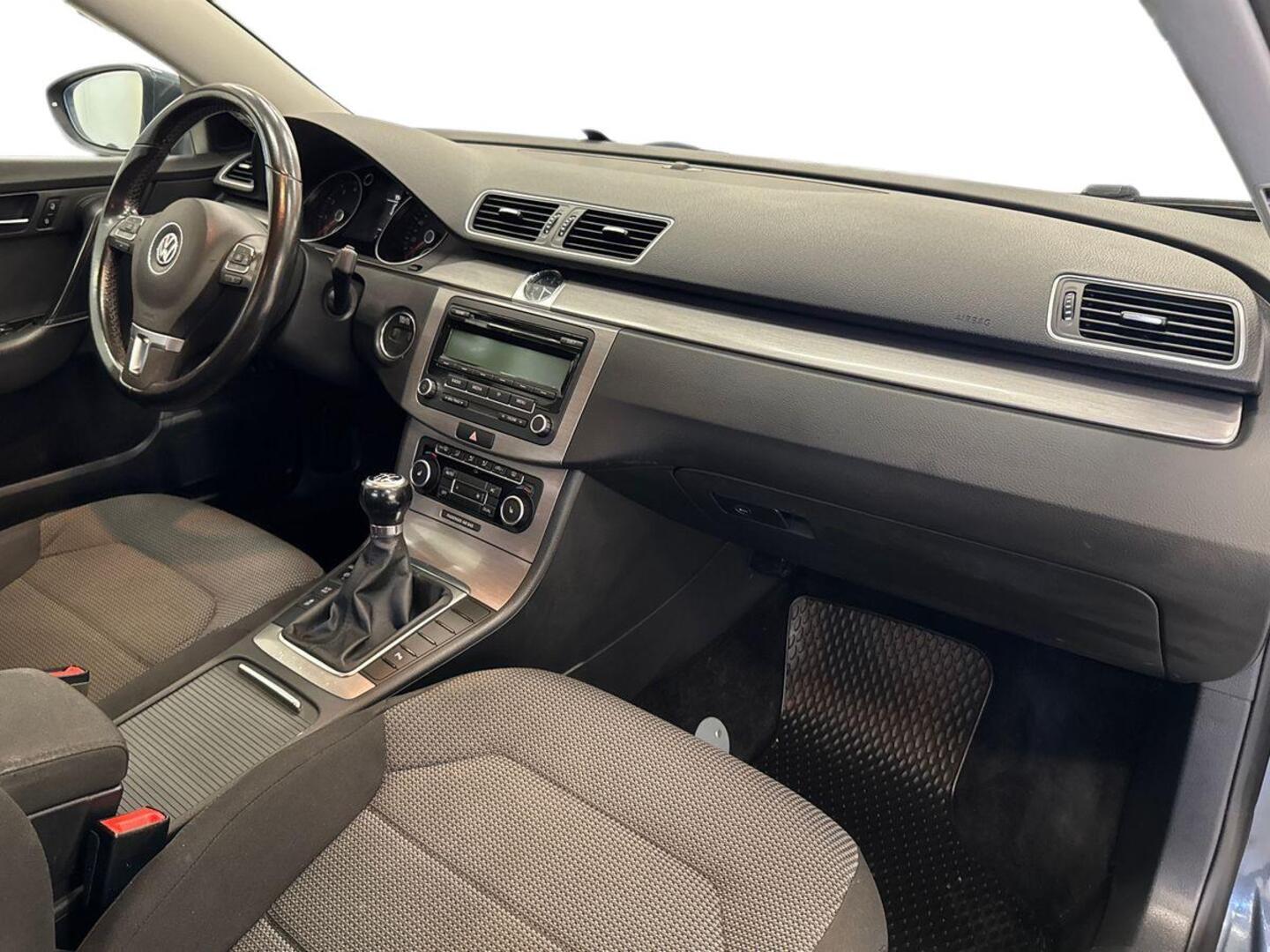 VOLKSWAGEN Passat 9