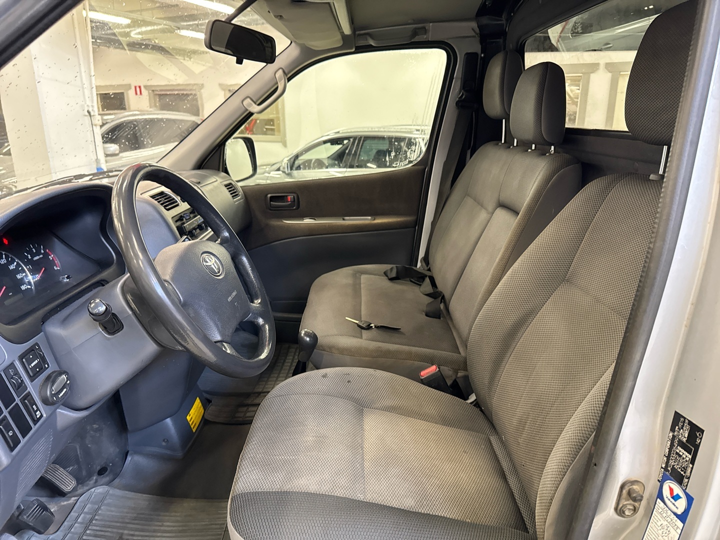 TOYOTA Hiace 2010