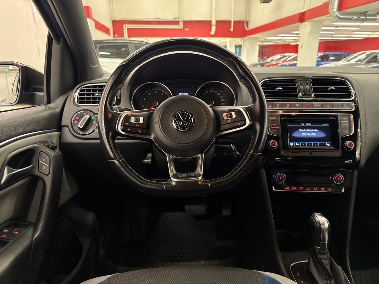 VOLKSWAGEN Polo 19