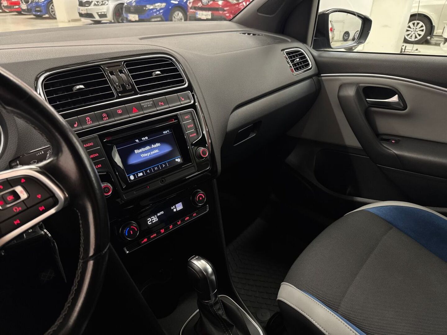 VOLKSWAGEN Polo 25