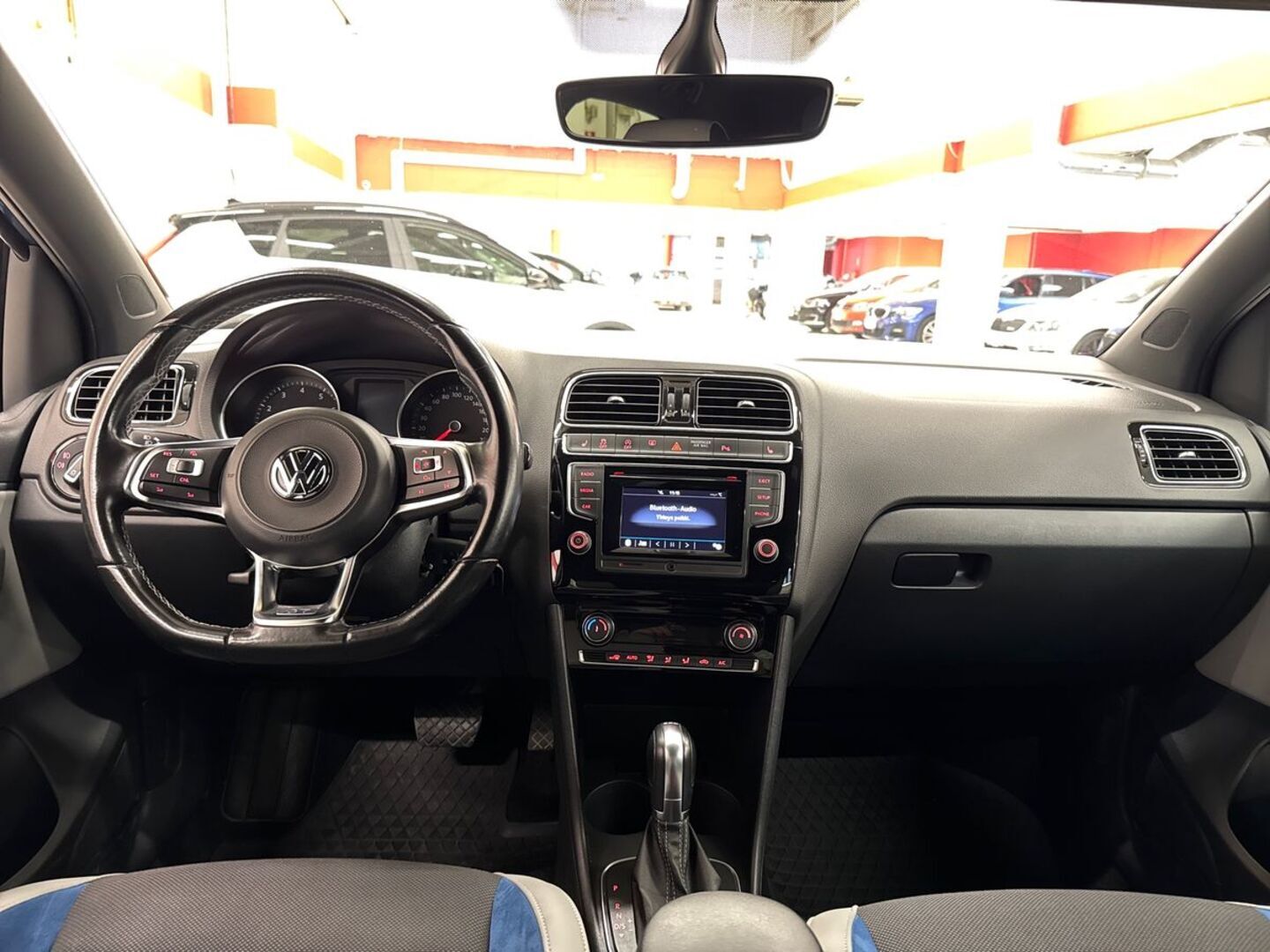 VOLKSWAGEN Polo 29