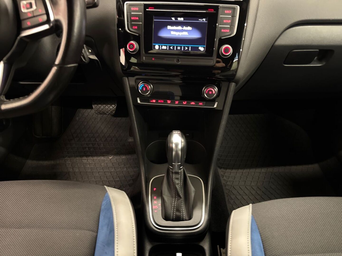 VOLKSWAGEN Polo 30
