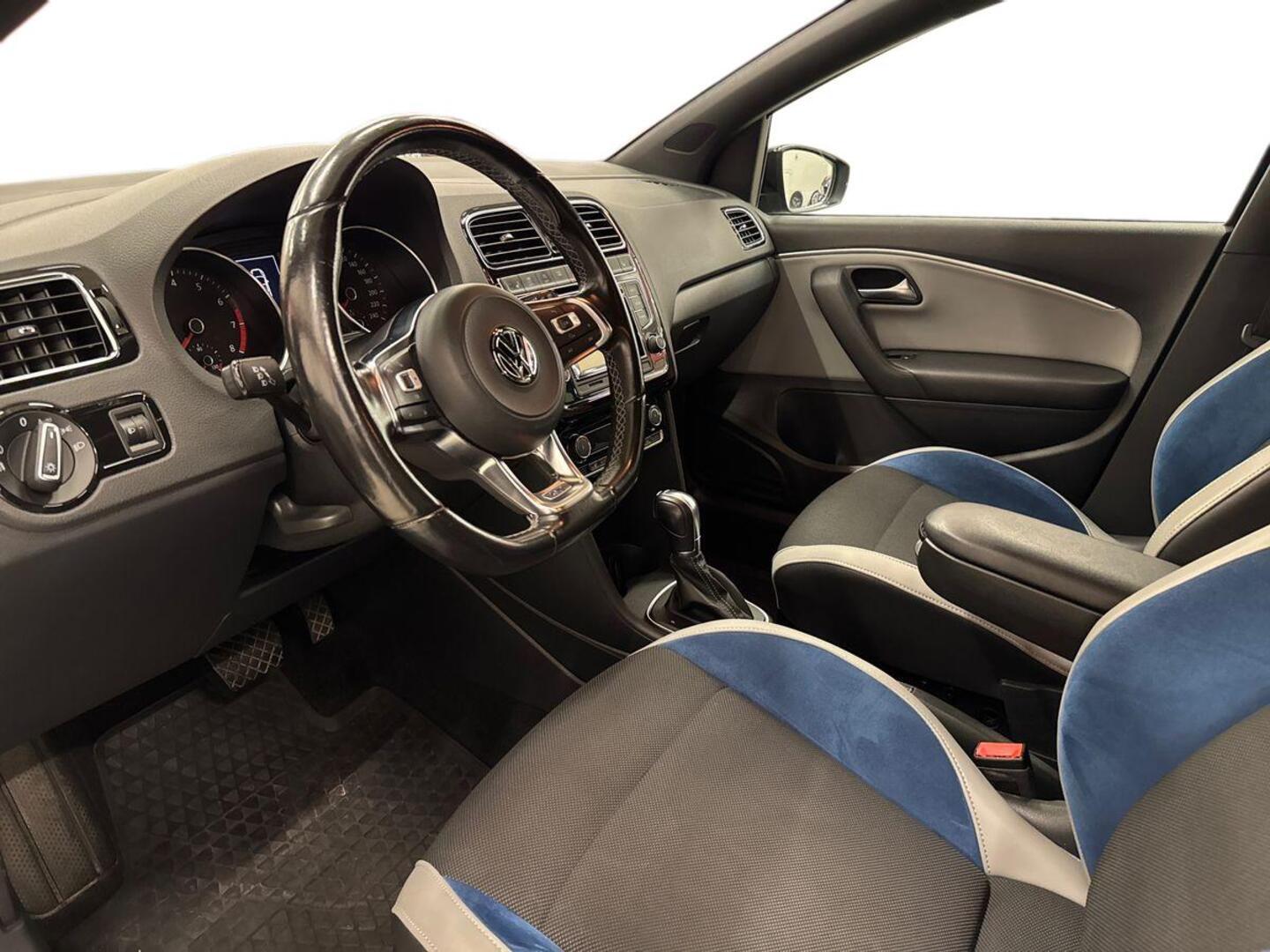 VOLKSWAGEN Polo 7