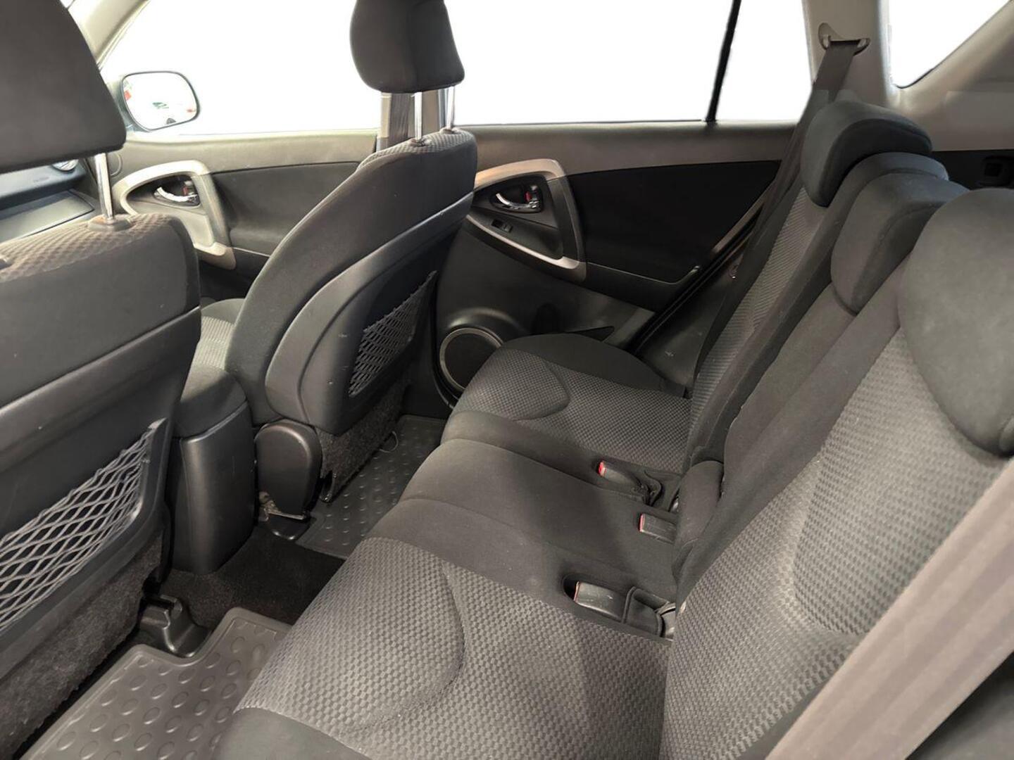 TOYOTA RAV4 10