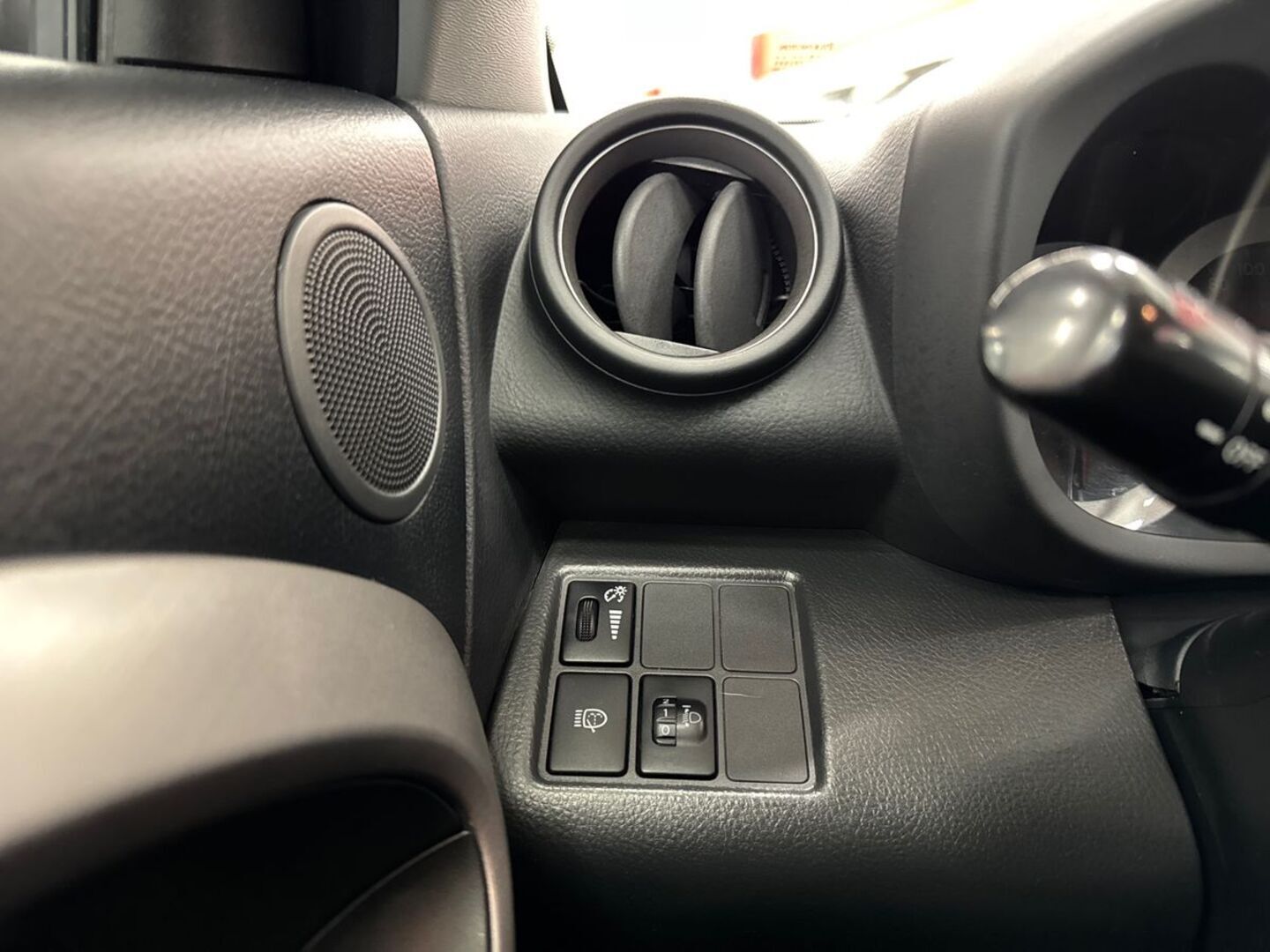 TOYOTA RAV4 17