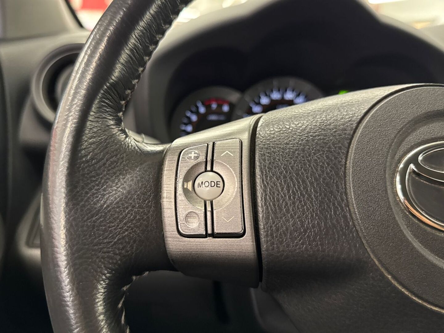 TOYOTA RAV4 21
