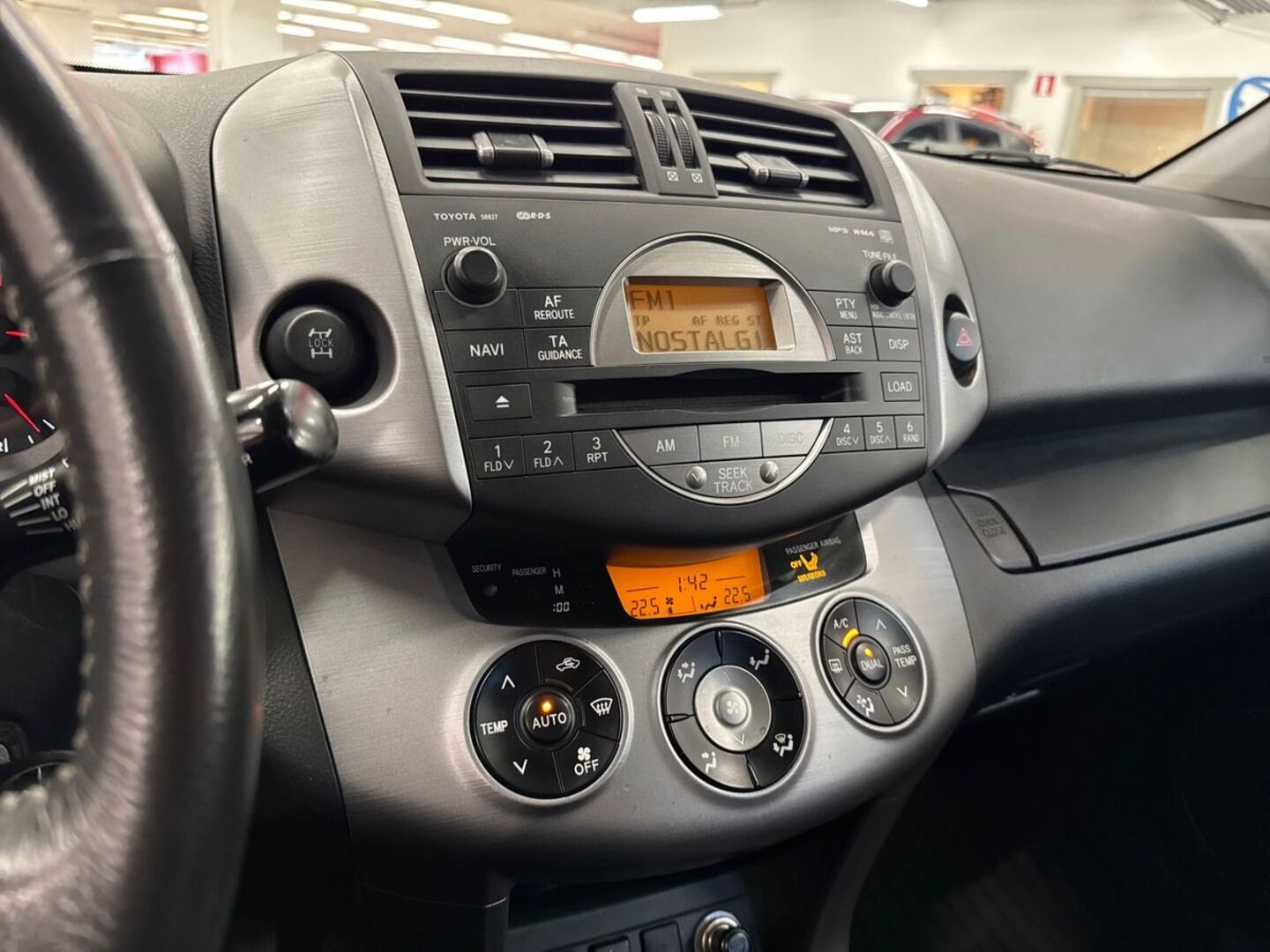 TOYOTA RAV4 25