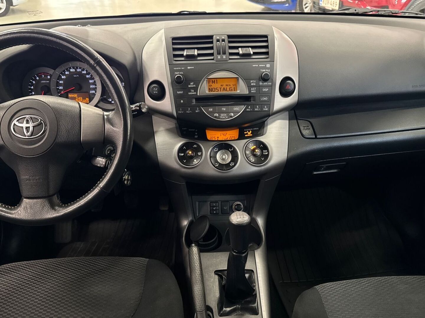 TOYOTA RAV4 29