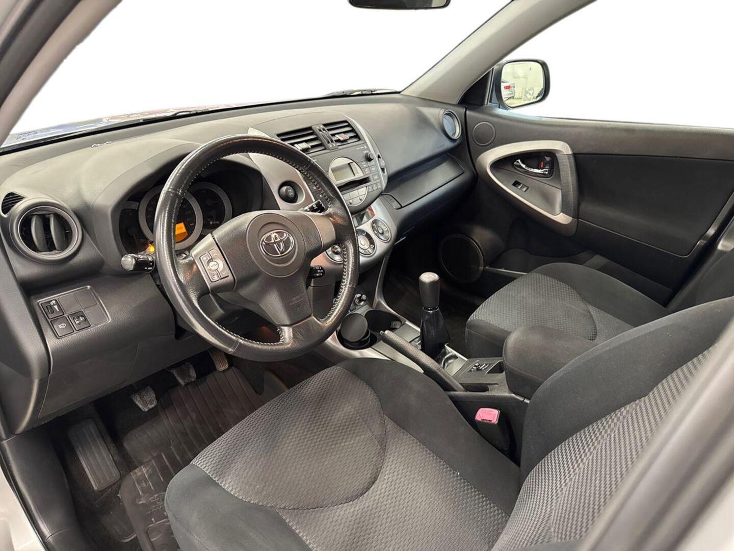 TOYOTA RAV4 7