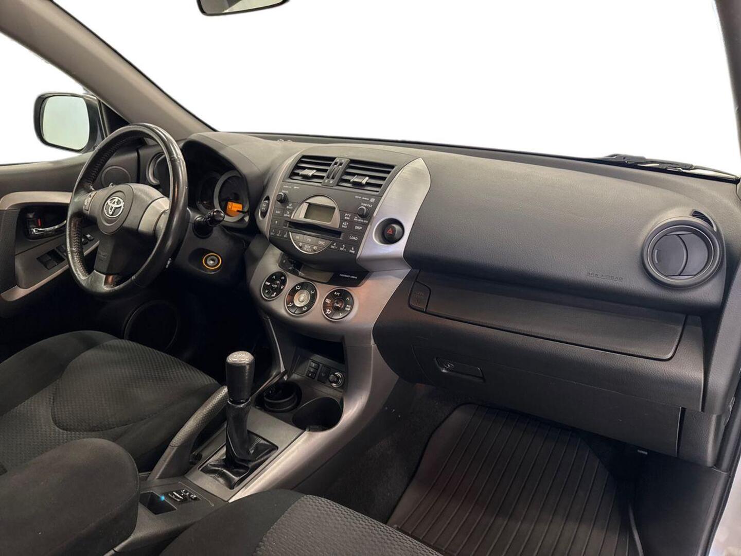 TOYOTA RAV4 9