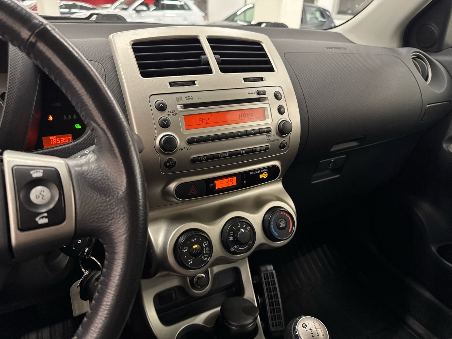 TOYOTA Urban Cruiser 2011