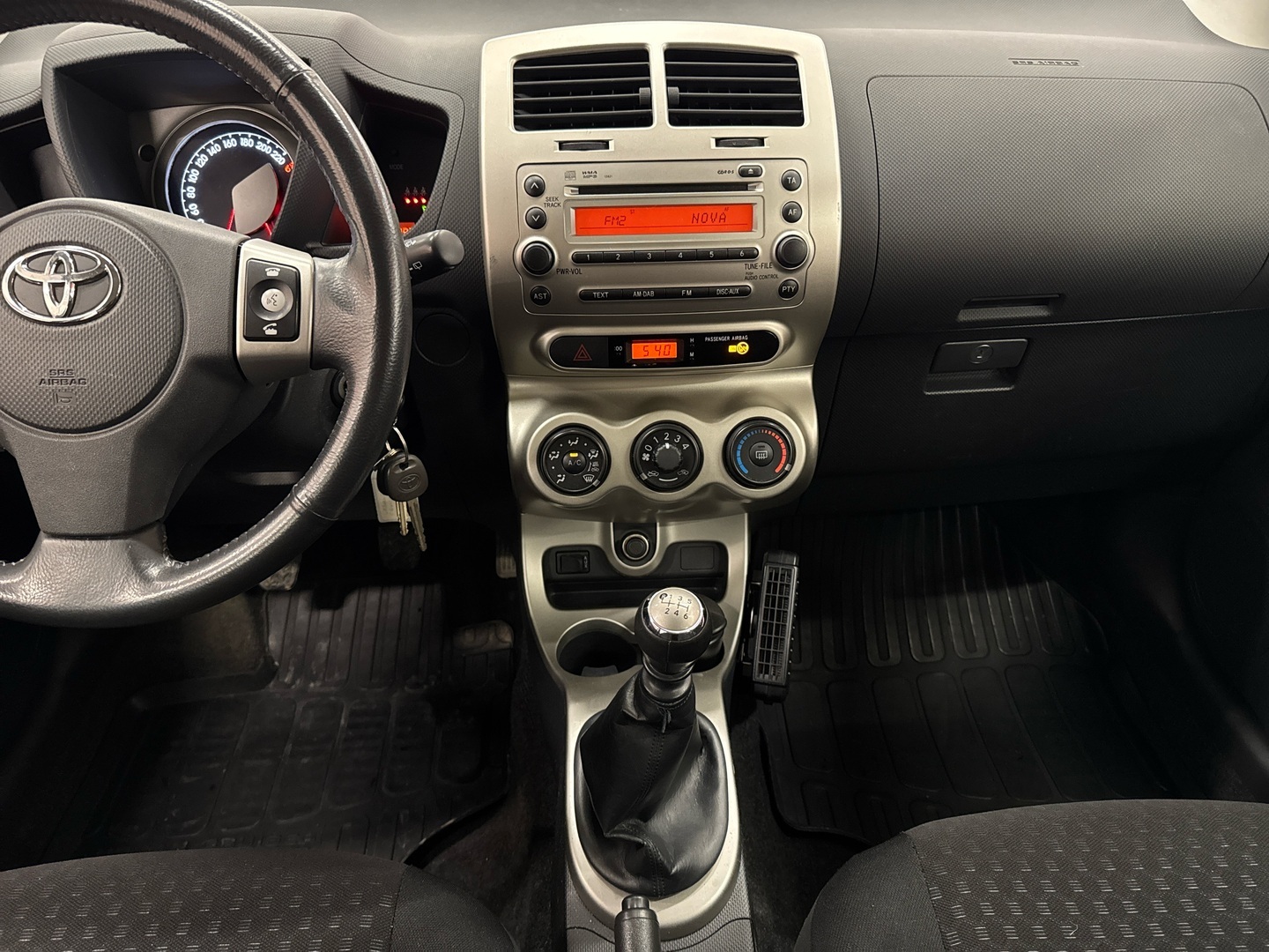 TOYOTA Urban Cruiser 2011