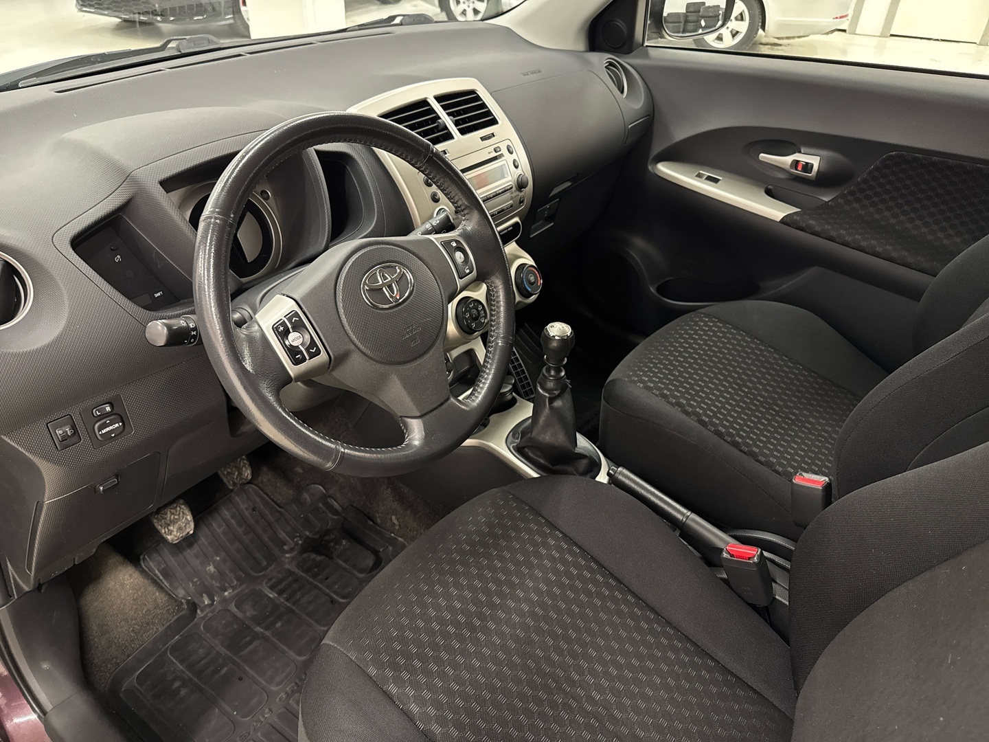 TOYOTA Urban Cruiser 2011