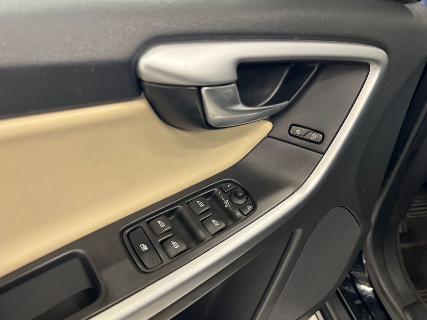VOLVO XC60 2011