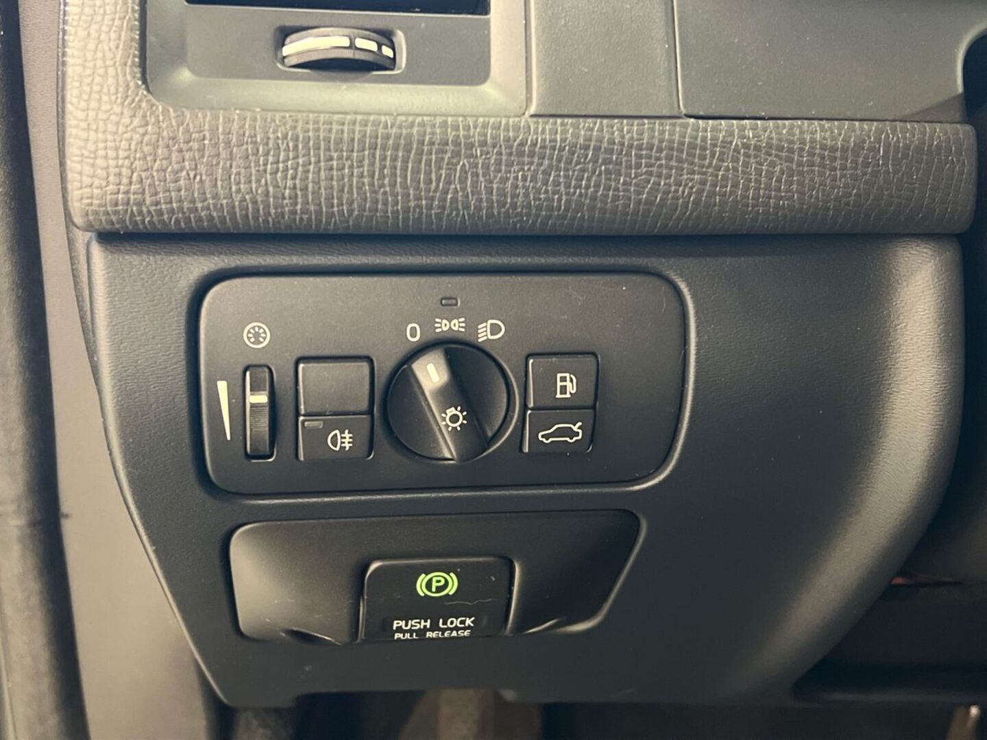 VOLVO XC60 2011