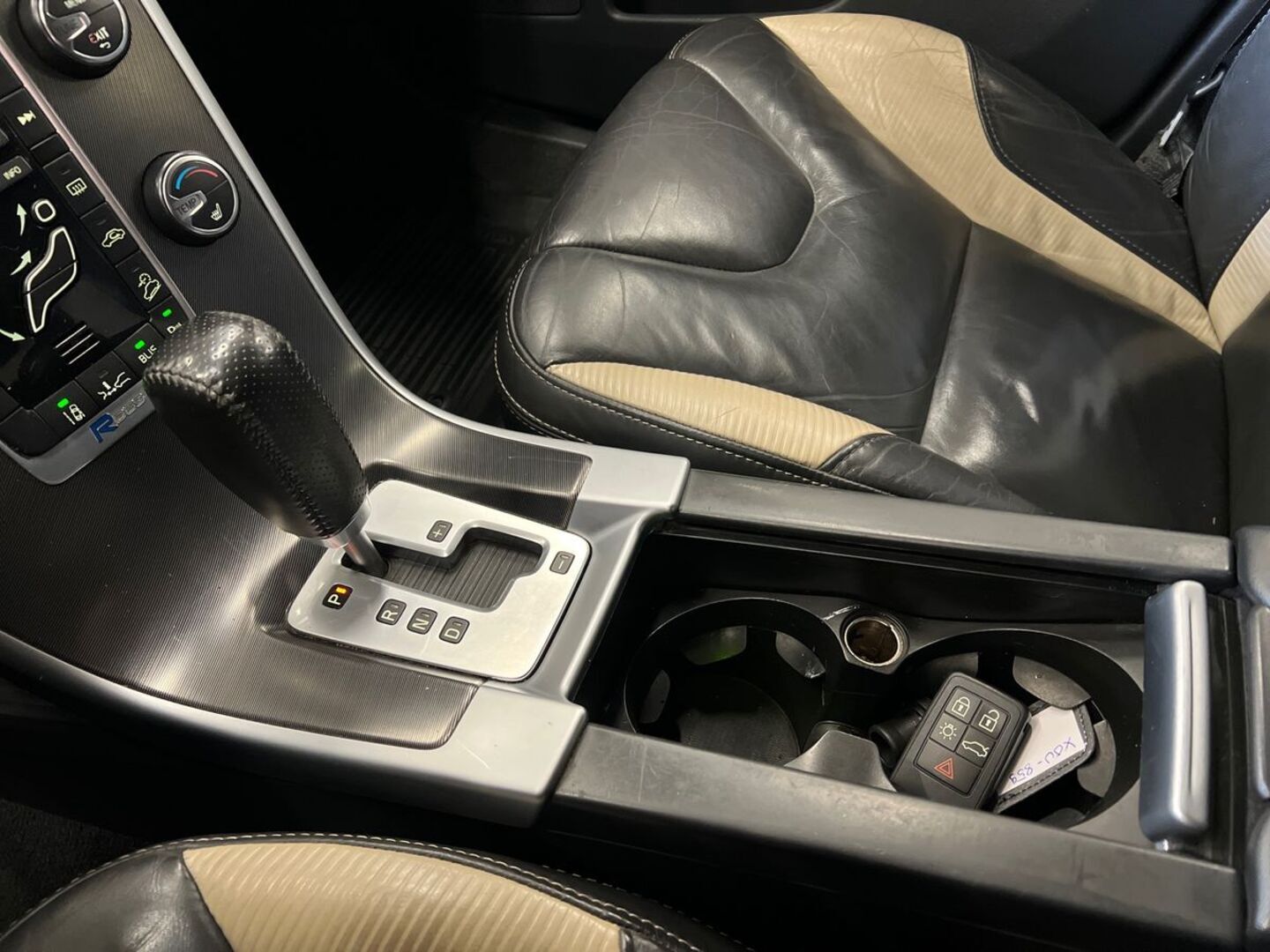 VOLVO XC60 2011