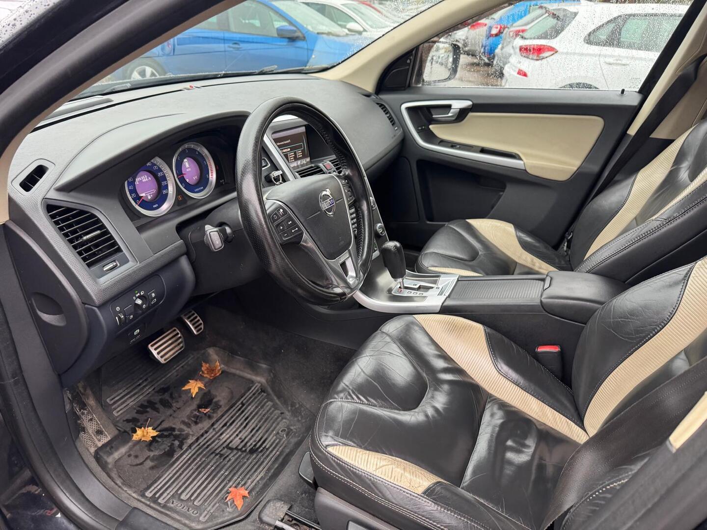 VOLVO XC60 7