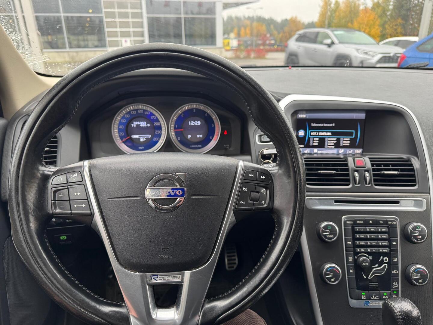 VOLVO XC60 8
