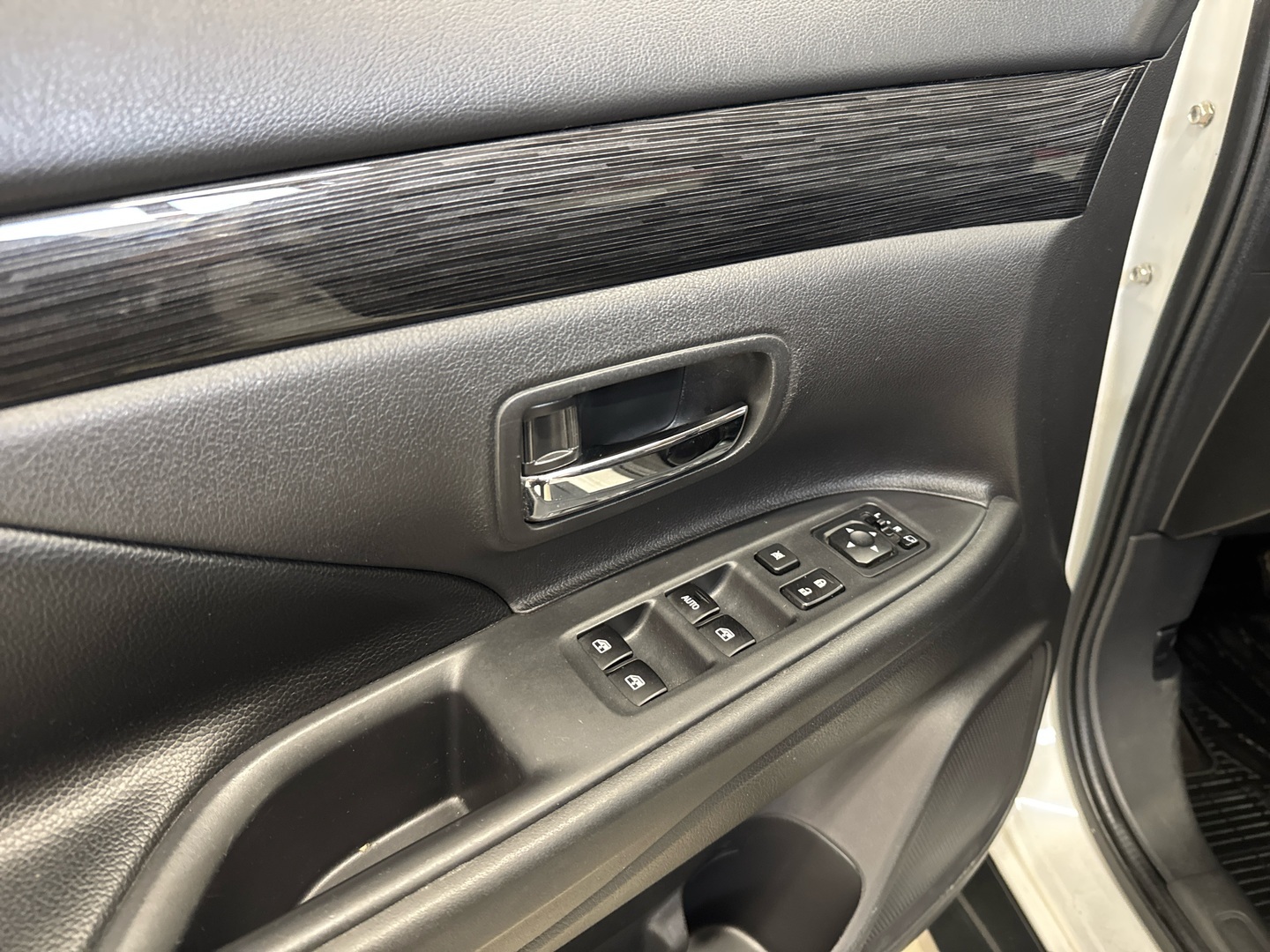 MITSUBISHI Outlander 2016