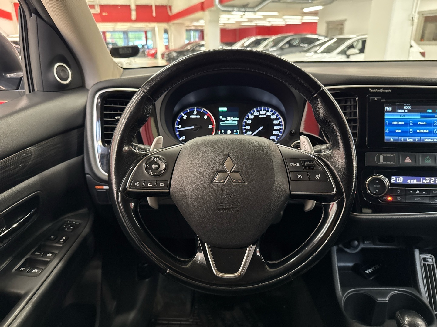 MITSUBISHI Outlander 2016