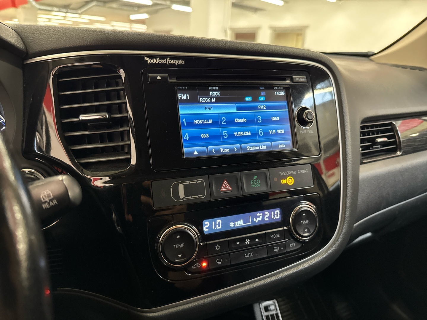 MITSUBISHI Outlander 2016