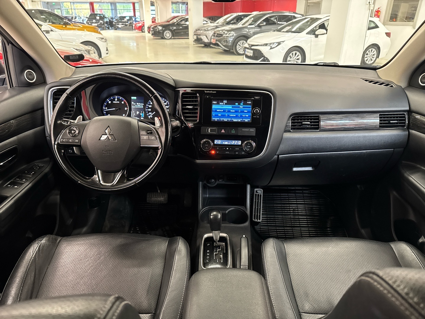 MITSUBISHI Outlander 2016