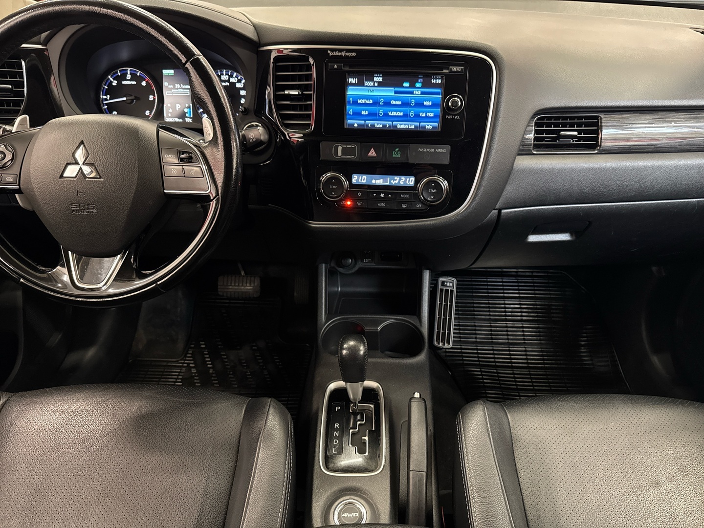 MITSUBISHI Outlander 2016