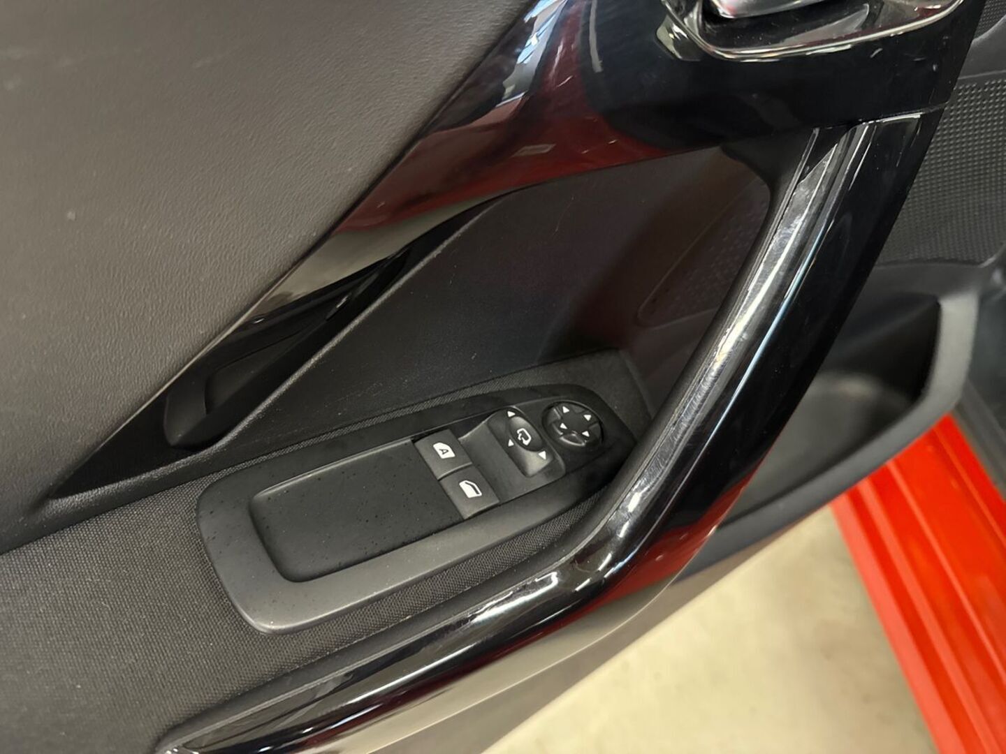 PEUGEOT 208 2019