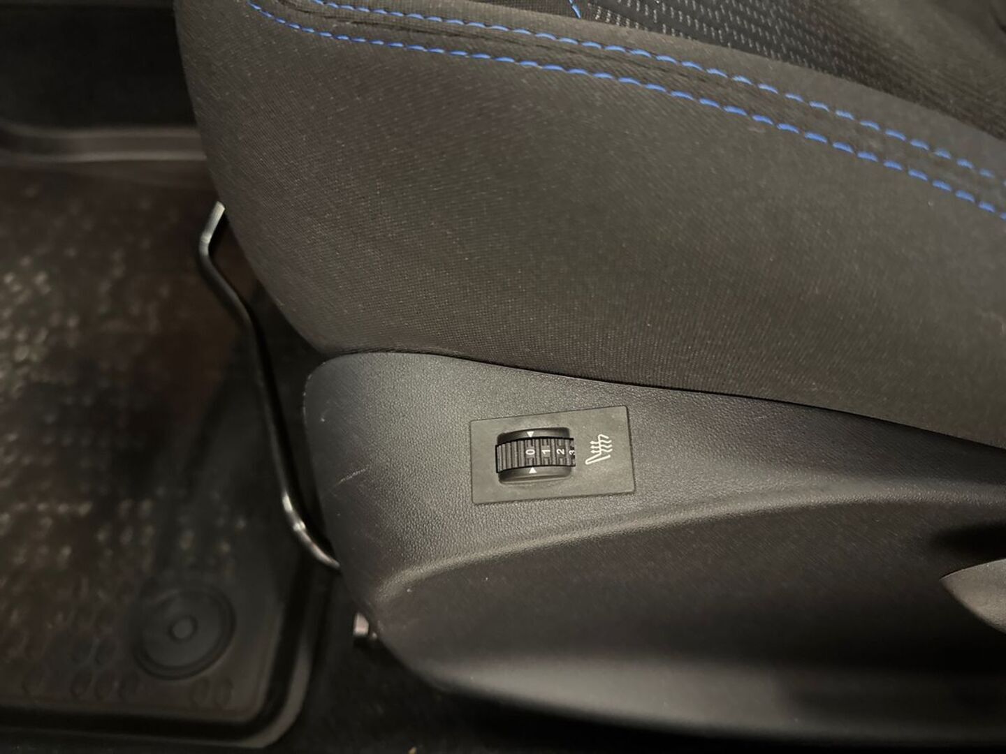 PEUGEOT 208 2019