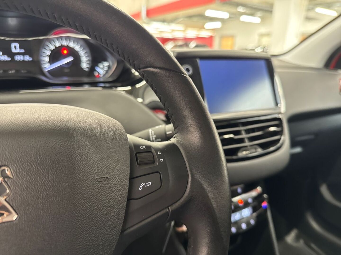 PEUGEOT 208 2019