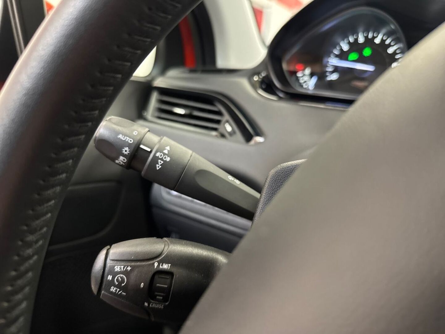 PEUGEOT 208 2019