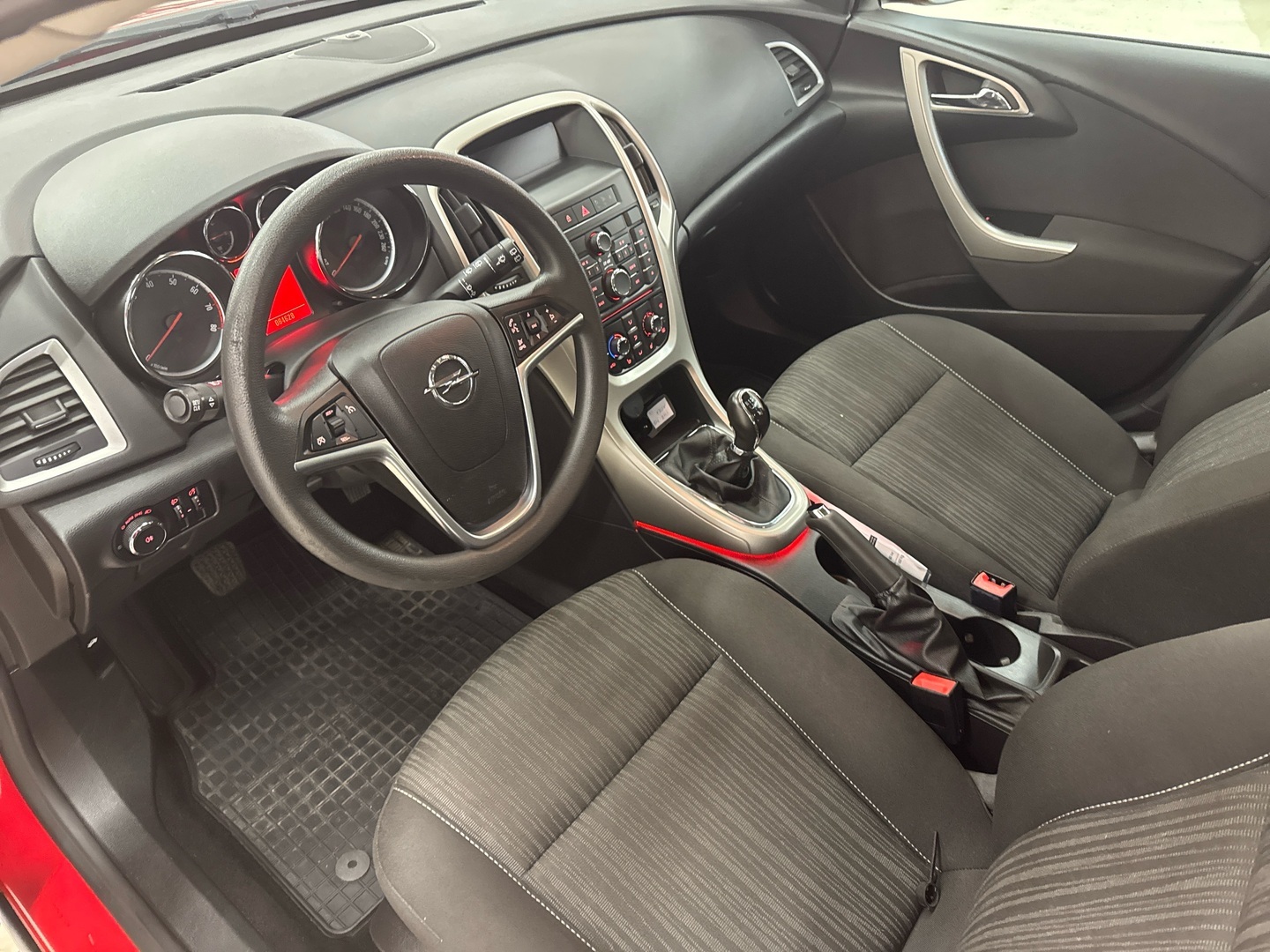 OPEL Astra 2012